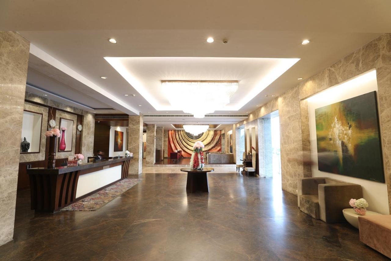Tivoli Royal Palace Janauli Екстериор снимка