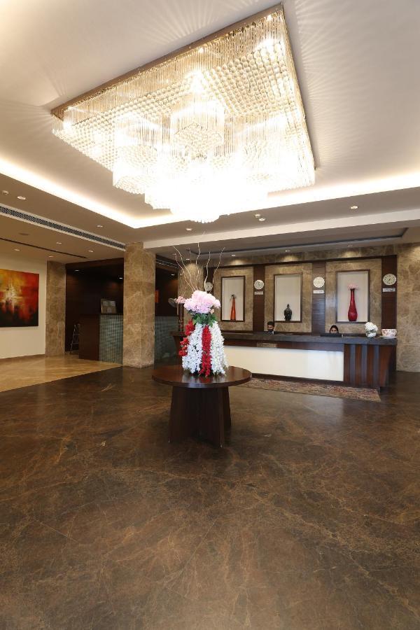 Tivoli Royal Palace Janauli Екстериор снимка